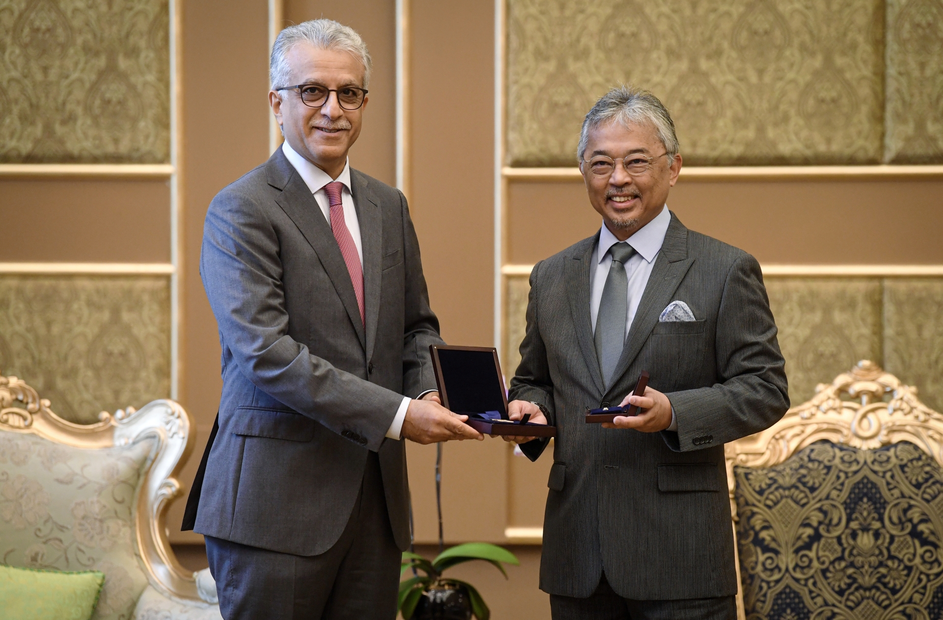 The Star Online Our Agong with his award.